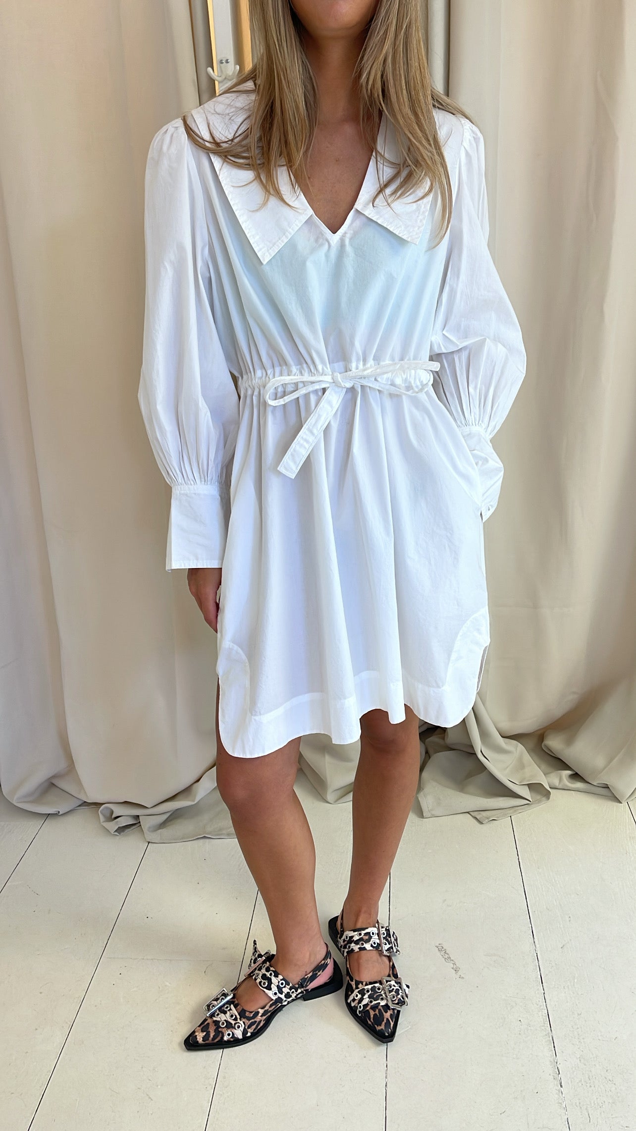 COTTON POPLIN V NECK DRESS