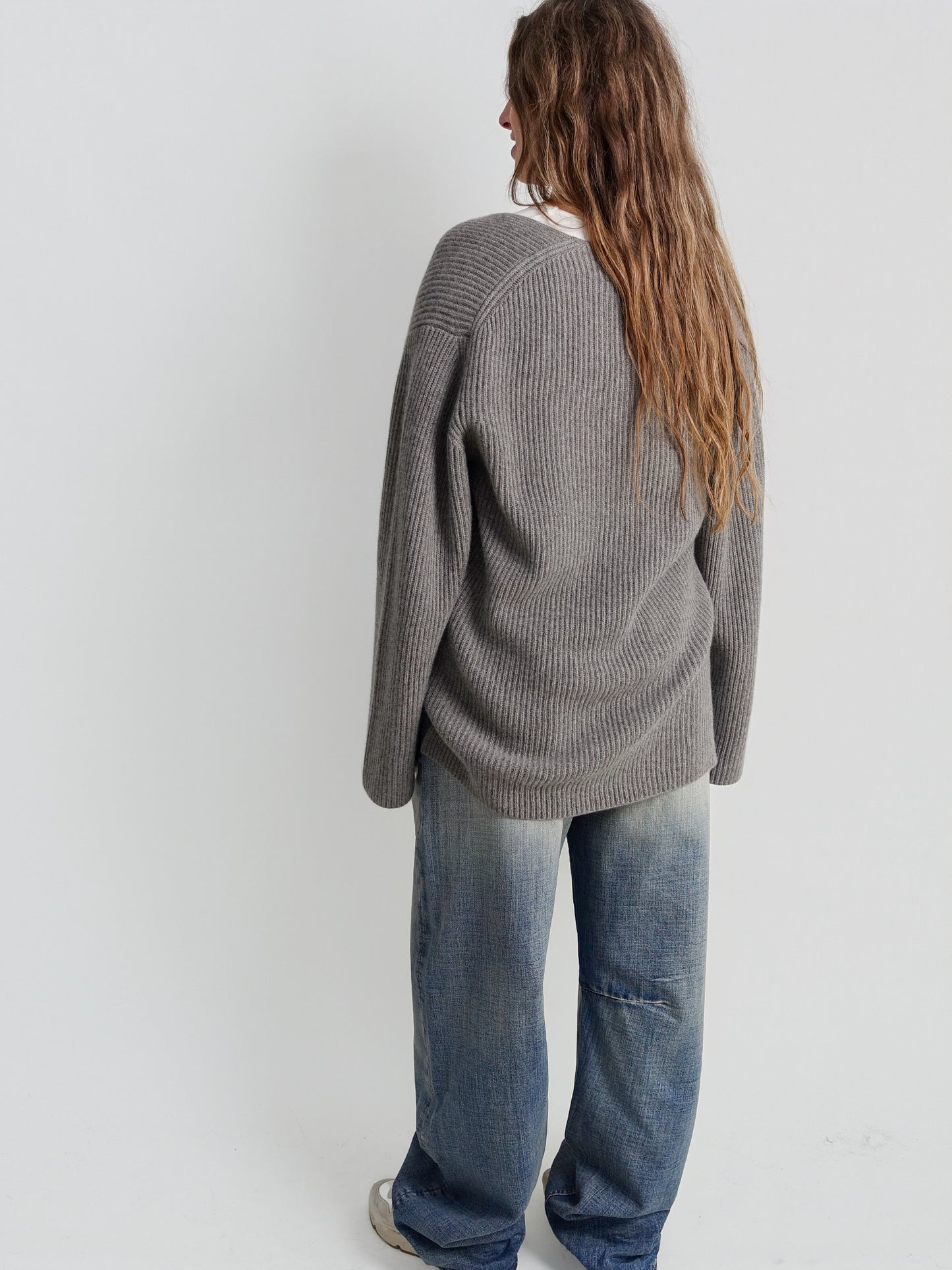 GABE DROPPED U-NECK SWEATER ASHES MELANGE