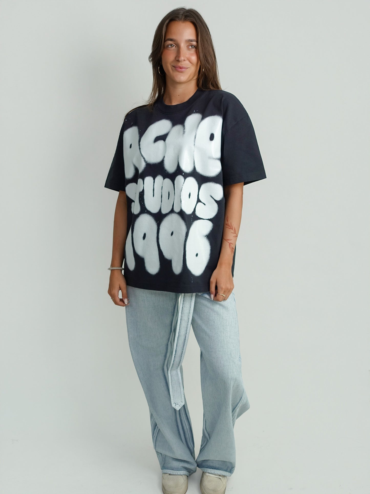 ERESA U SPRAY LOGO T-SHIRT BLACK/WHITE