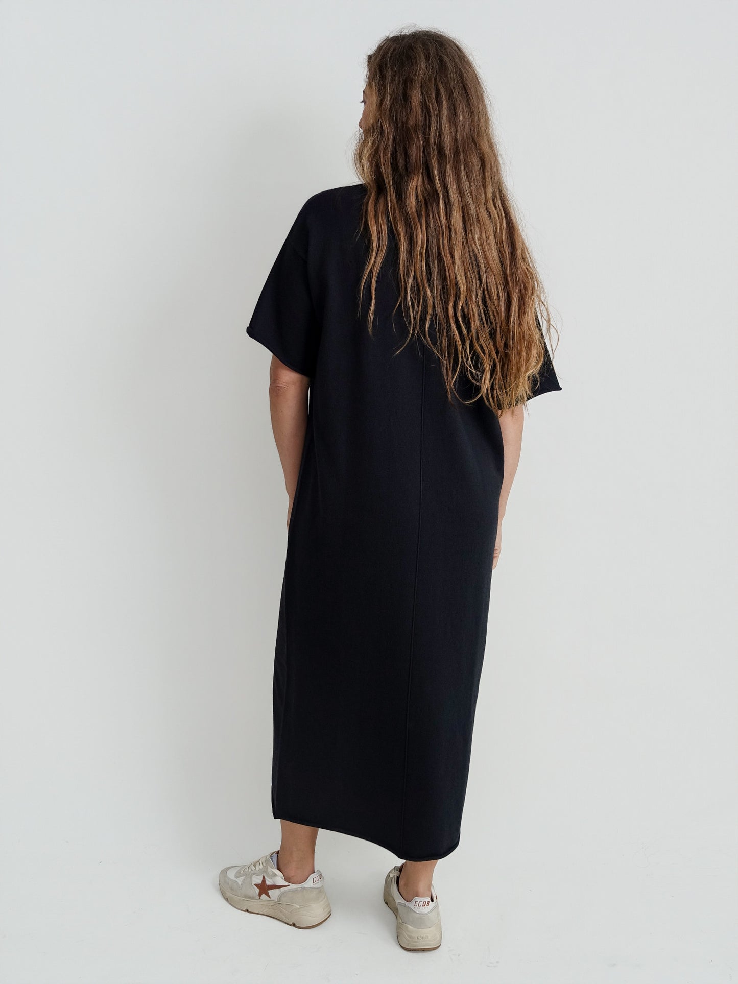 T-SHIRT KLEID SCHWARZ RHEA154