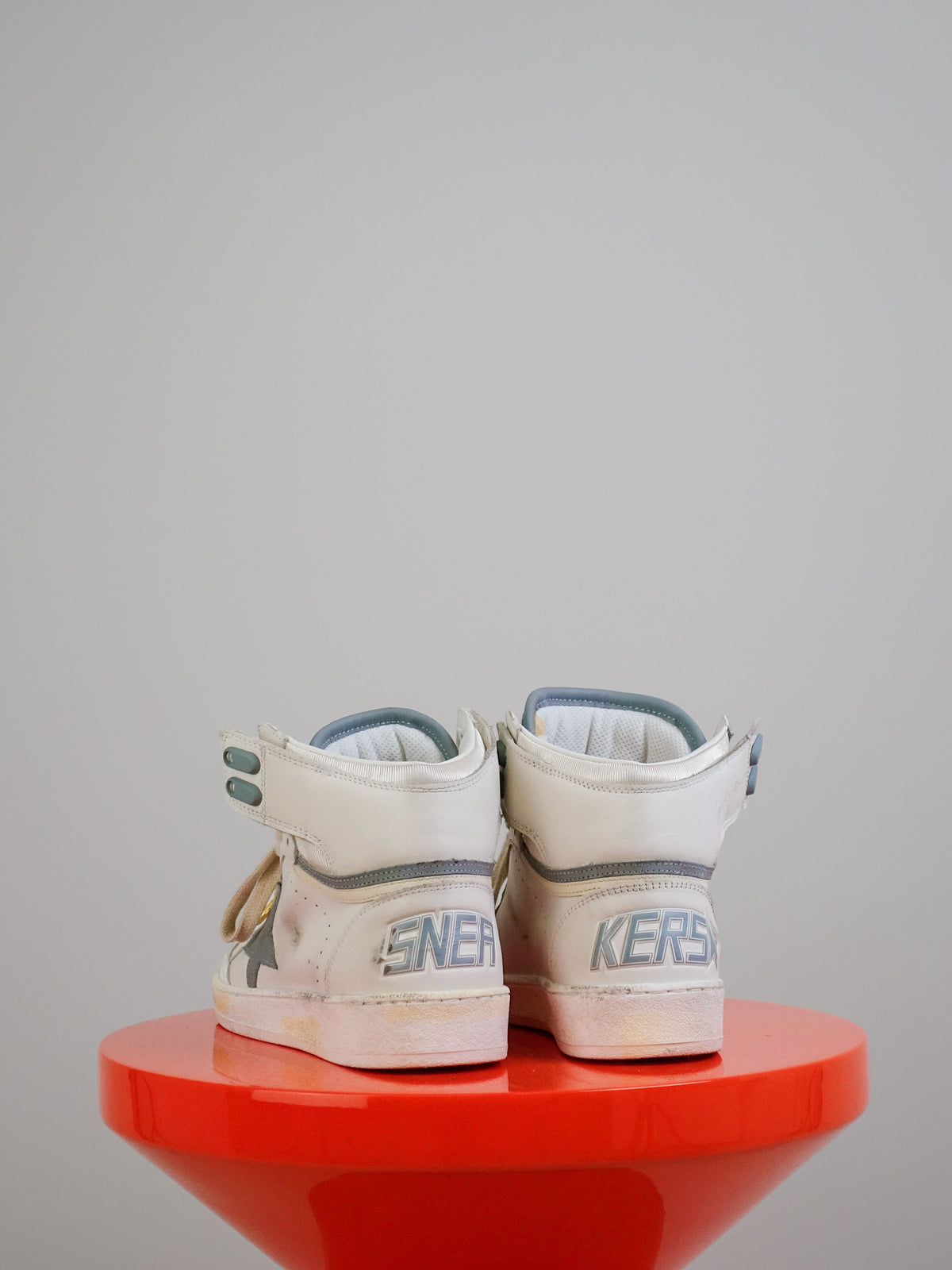 SKY STAR WITH PADDED TONGUE LEATHER UPPER AND STAR LEATHER AND NET TONGUE CRACKED SUEDE TOE WHITE/SILVER BLUE/BEIGE