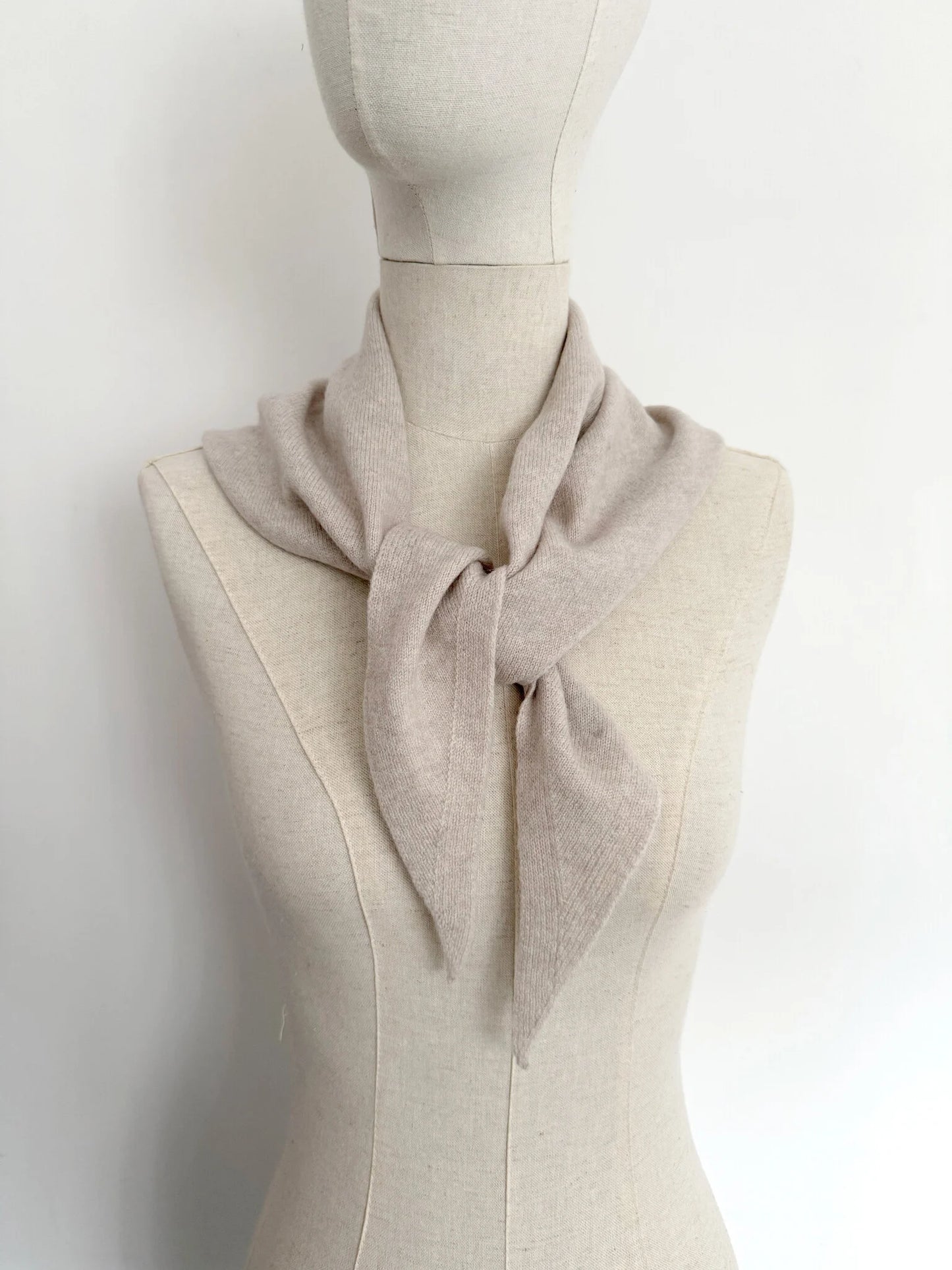 C.O.S.Y by SjaalMania Sjaal Cosy Triangle Oatmeal