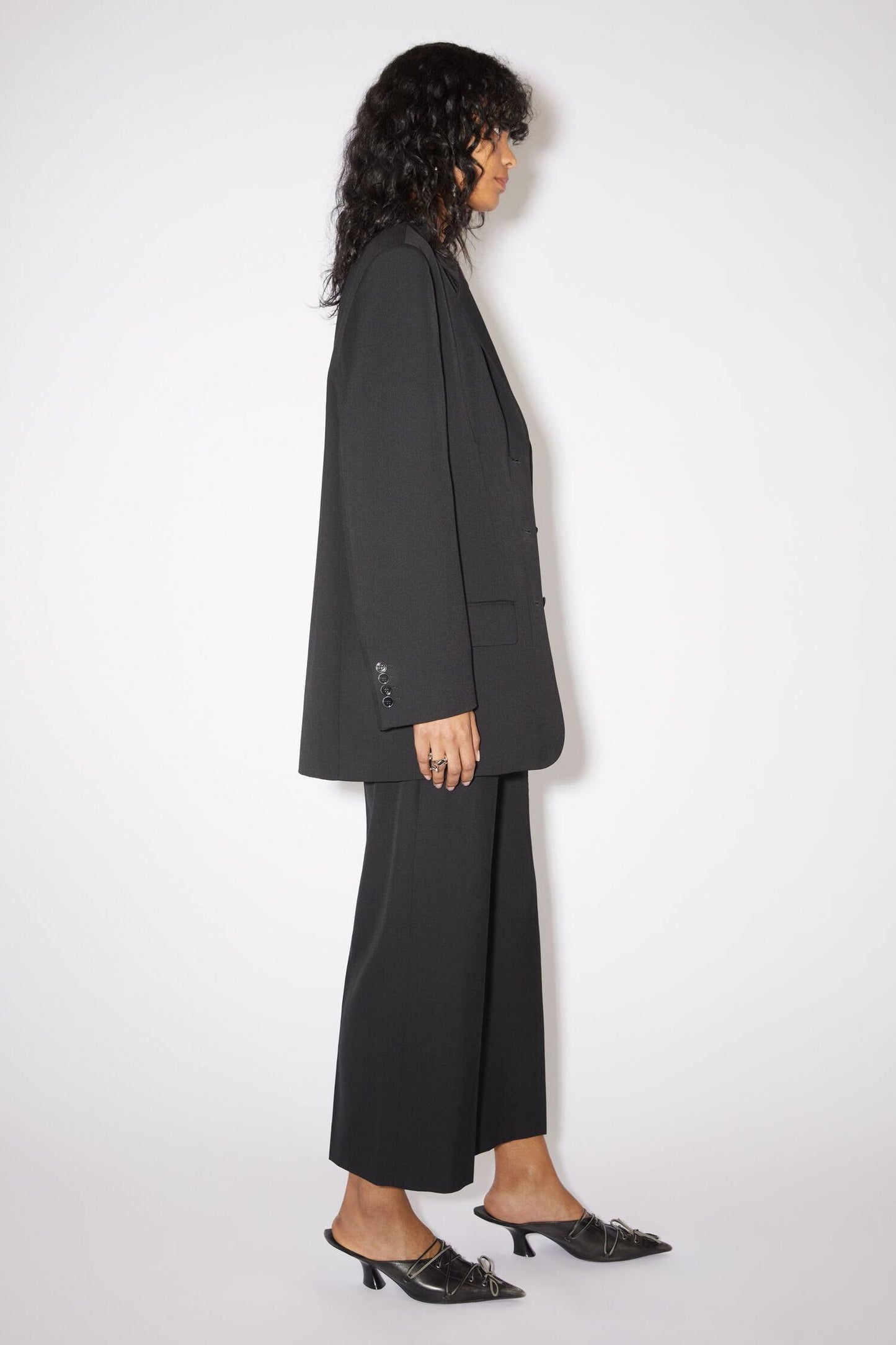 OVERSIZED BLACK BLAZER