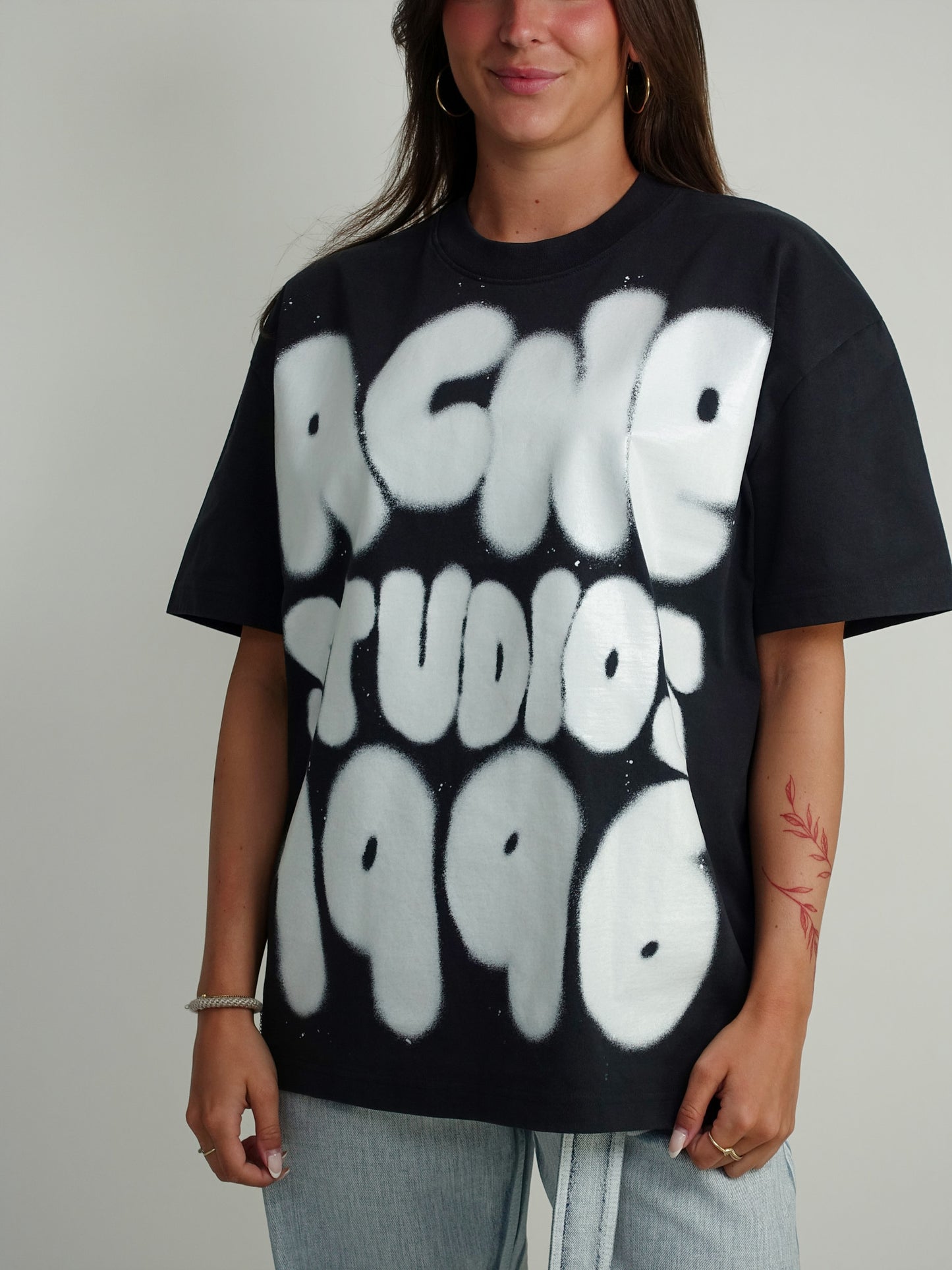 ERESA U SPRAY LOGO T-SHIRT BLACK/WHITE