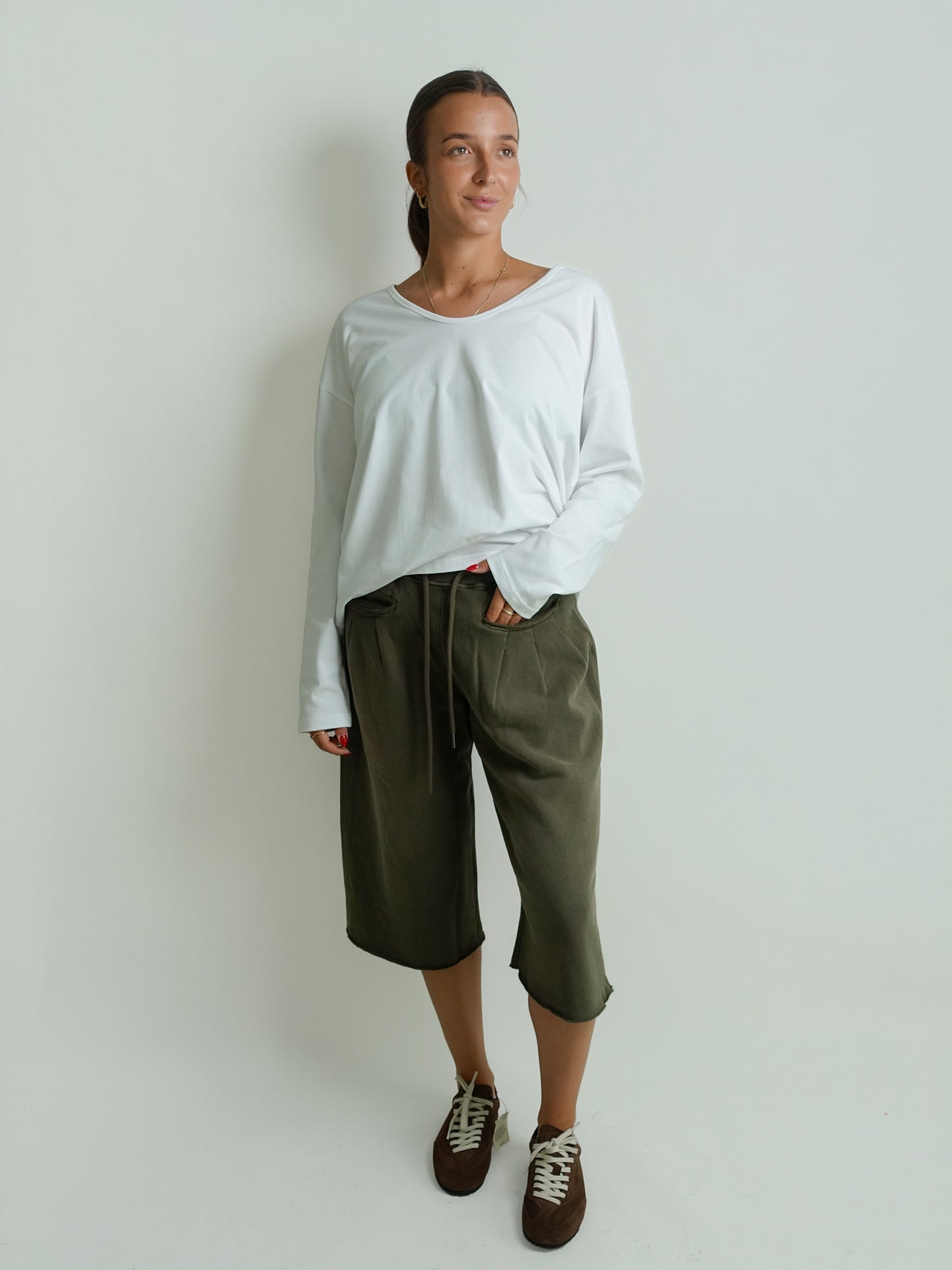 TRIPLE PLEAT SWEATSHORT OLIVE GREEN