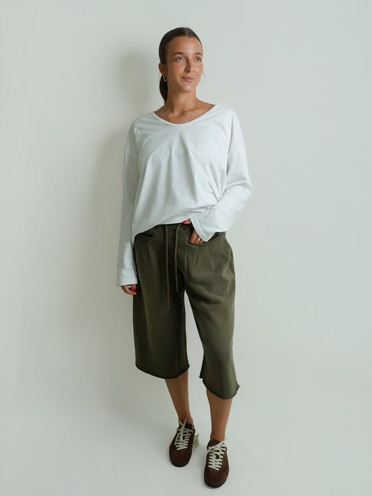 TRIPLE PLEAT SWEATSHORT OLIVE GREEN