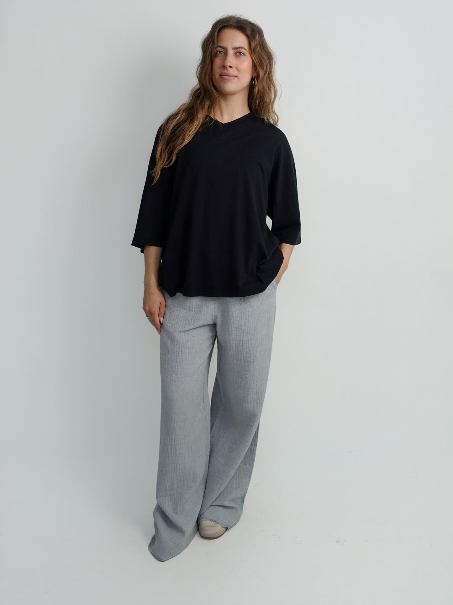HARLOW V-NECK T-SHIRT BLACK