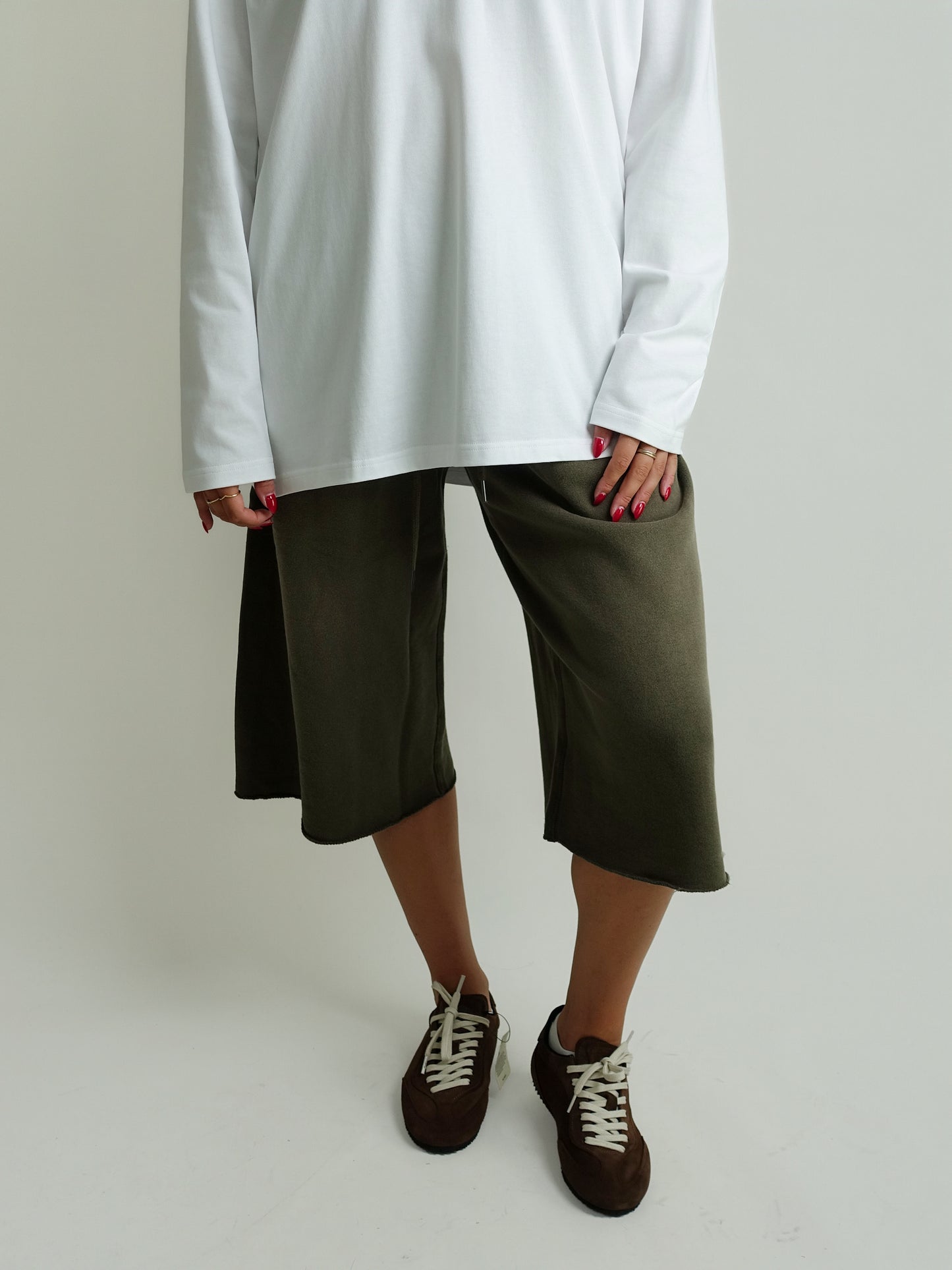 TRIPLE PLEAT SWEATSHORT OLIVE GREEN