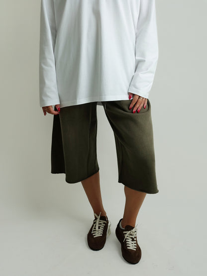 TRIPLE PLEAT SWEATSHORT OLIVE GREEN