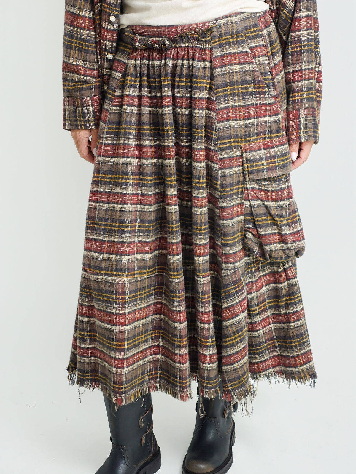 RAW HEM GATHERED CARGO SKIRT RUST BROWN PLAID