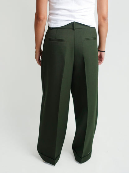 SINGLE WOOL TWILL OVERSIZED PLEATED PANTS KOMBU GREEN