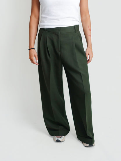 SINGLE WOOL TWILL OVERSIZED PLEATED PANTS KOMBU GREEN