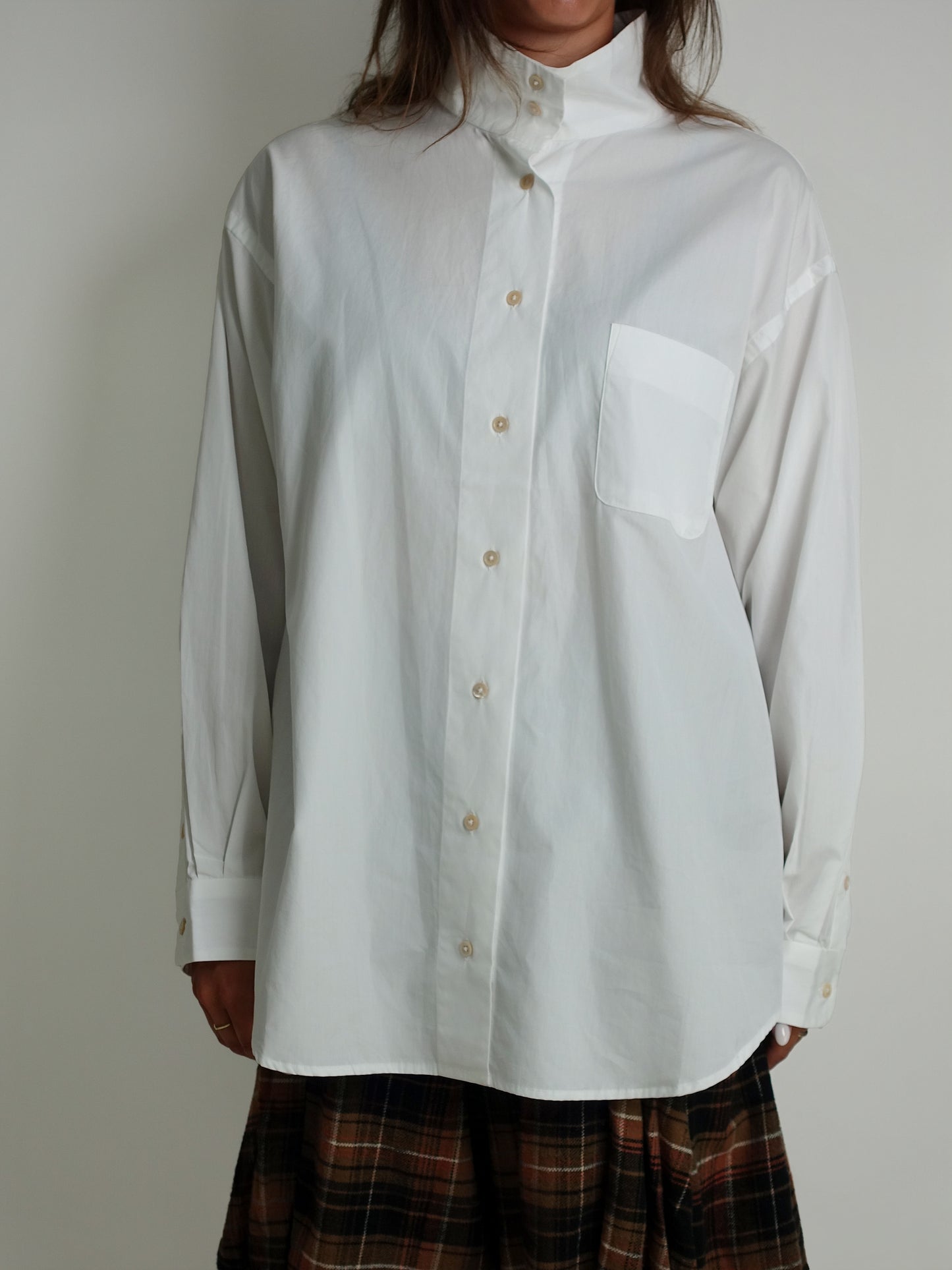 TALL COLLAR BOYFRIEND BUTTON UP SHIRT WHITE