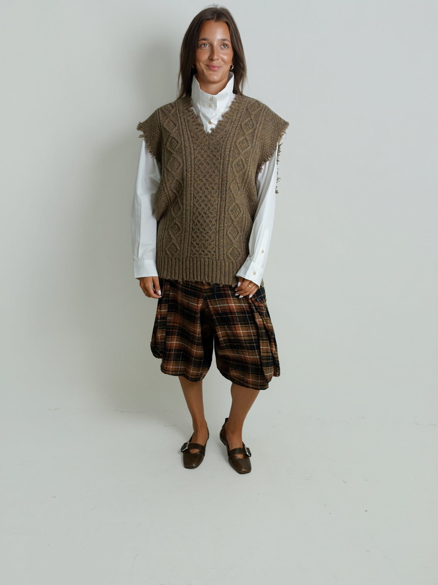 OVERSIZED CABLE SWEATER VEST BROWN TWEED