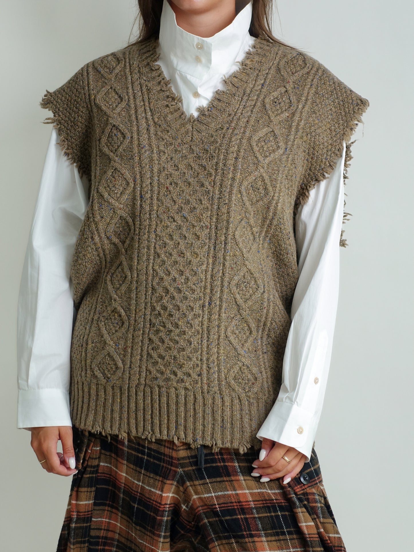 OVERSIZED CABLE SWEATER VEST BROWN TWEED