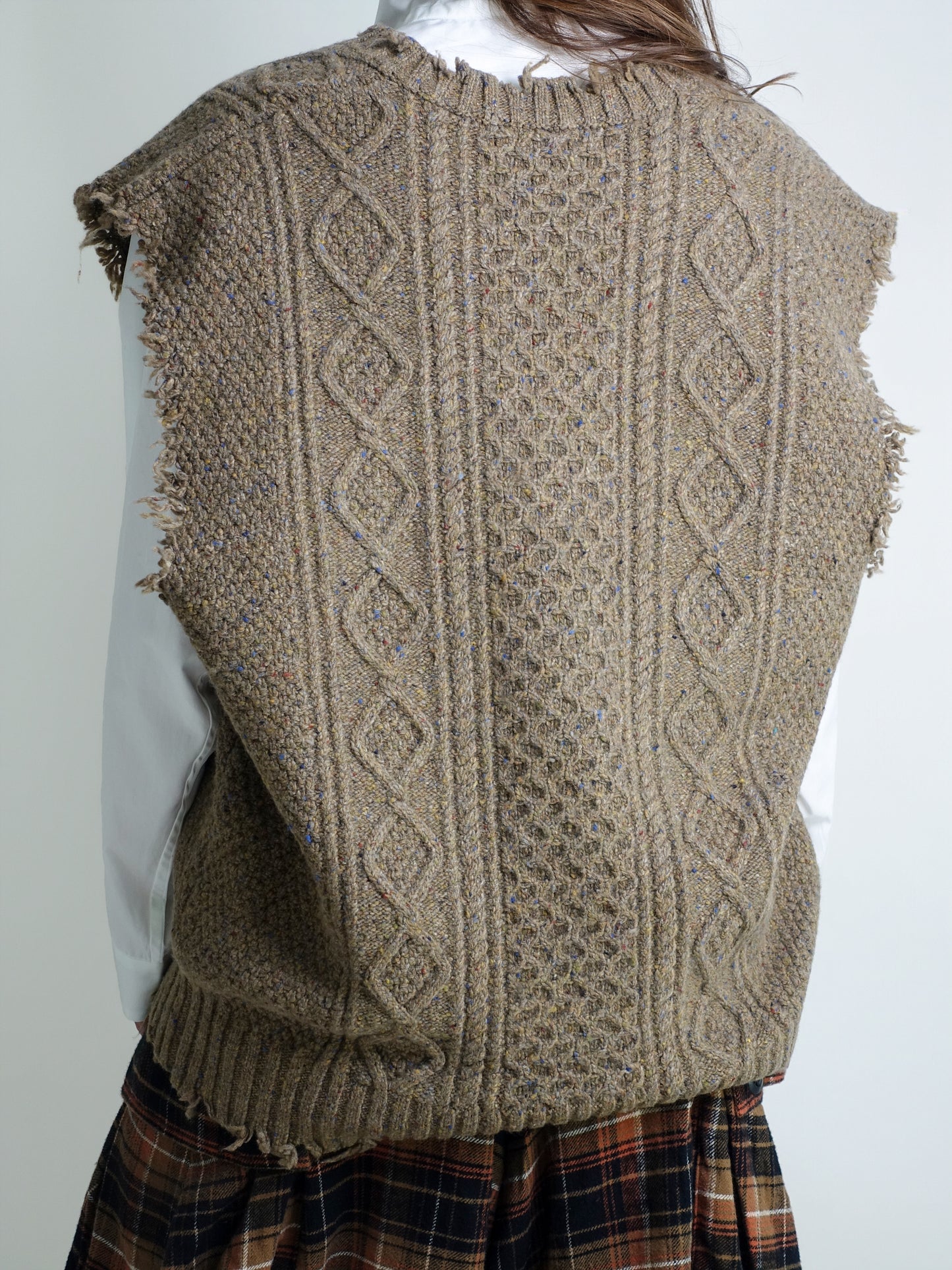 OVERSIZED CABLE SWEATER VEST BROWN TWEED