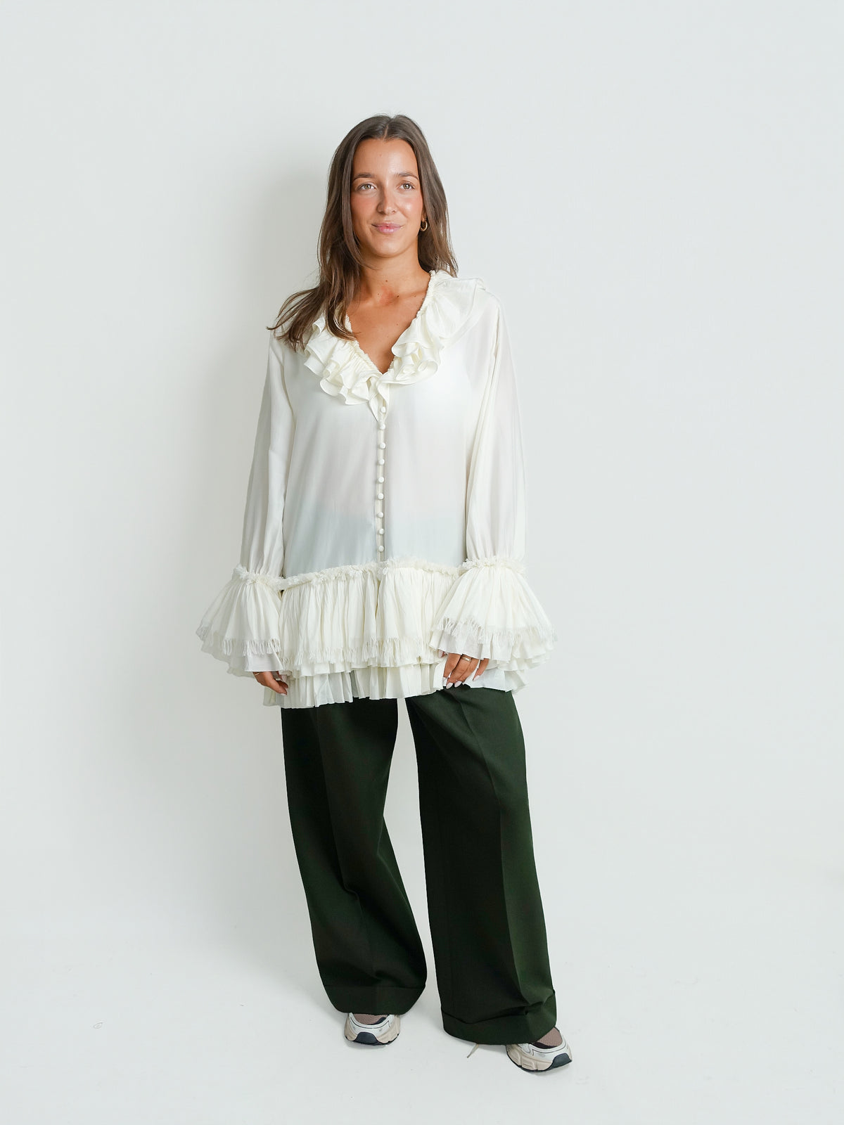 SANDWASHED VISCOSE SILK HABOTAI FRILL BLOUSE EGRET