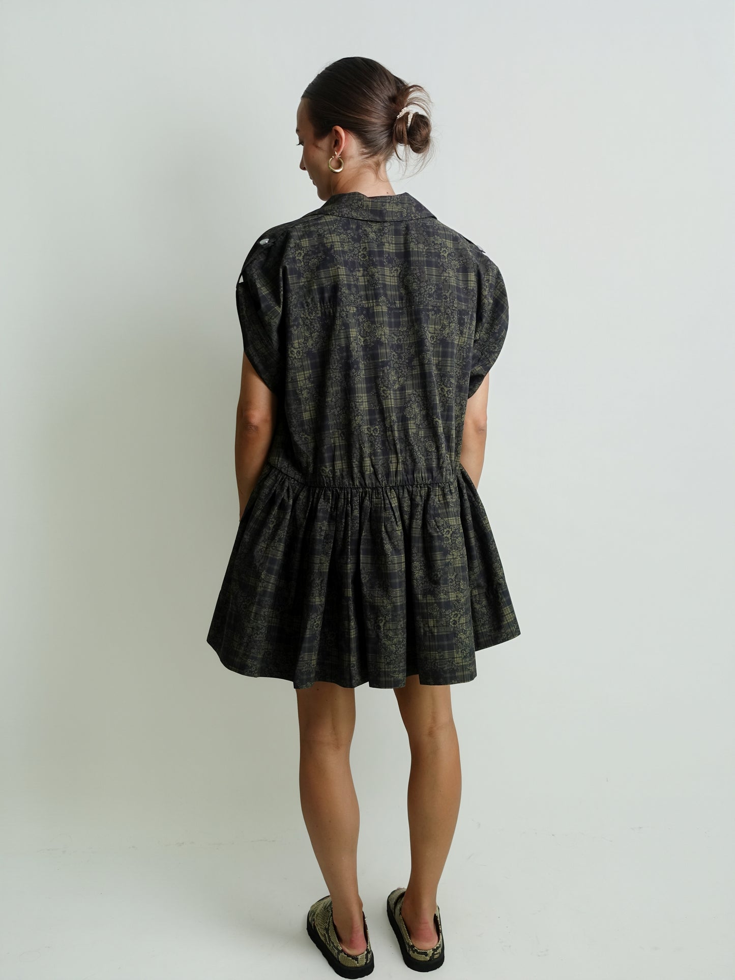 PRINTED STRETCH COTTON MINI UTILITY DRESS GOTHIC OLIVE