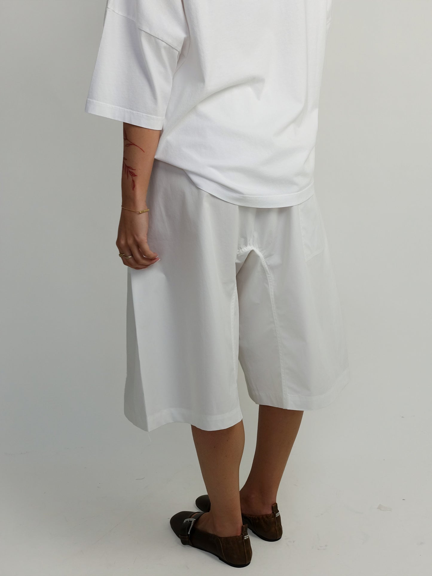 POND RELAXED SHORT OFF-WHITE