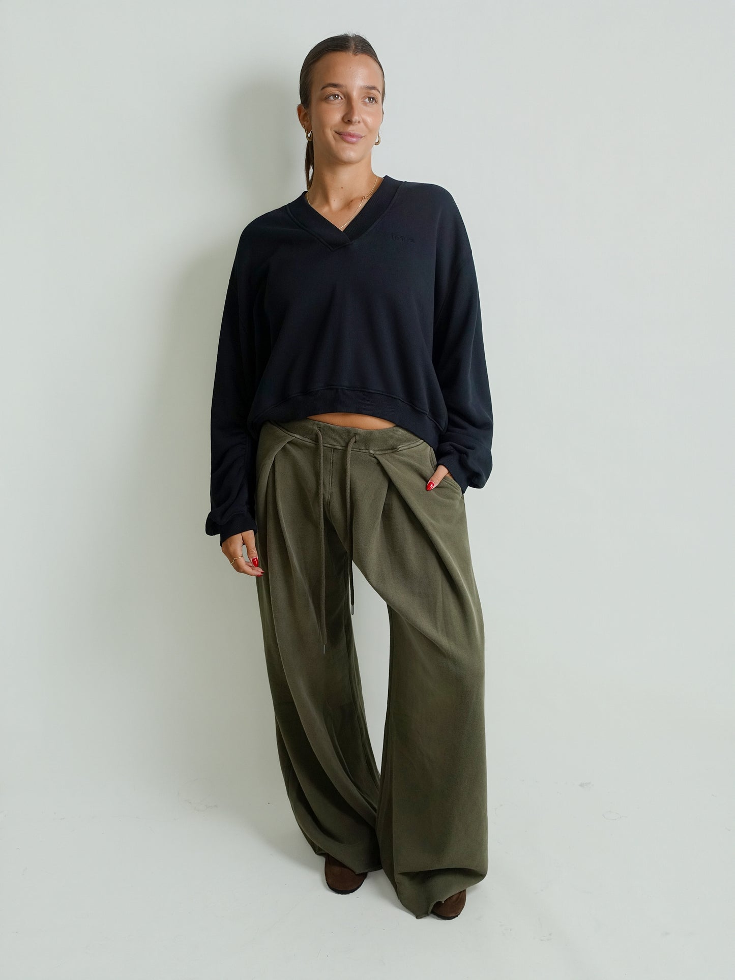 QUINN V-NECK SWEAT DARK BLACK