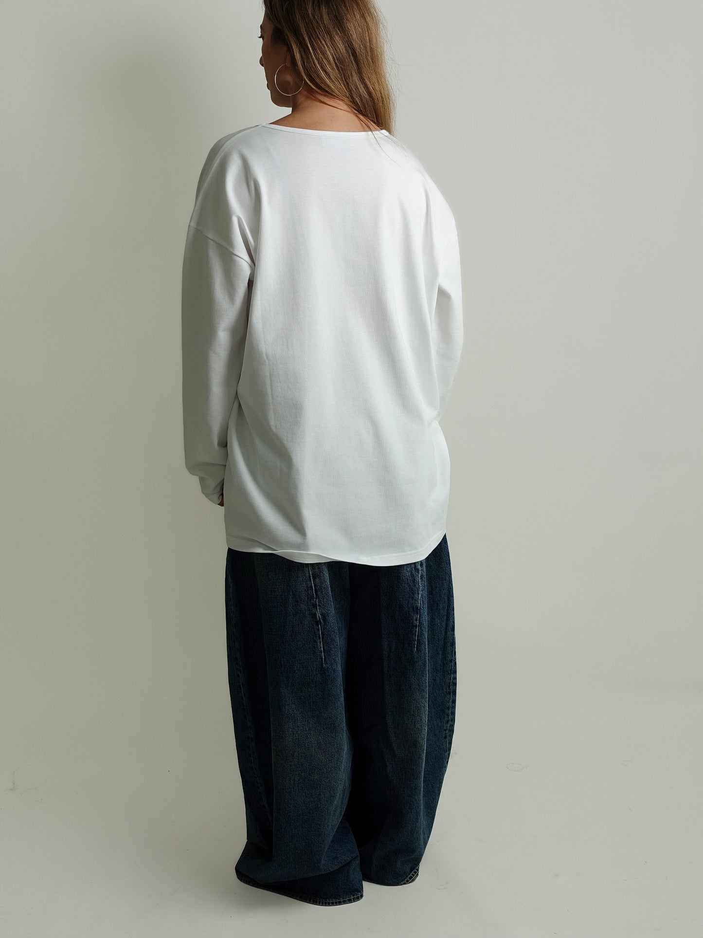 BOY V NECK WHITE JERSEY