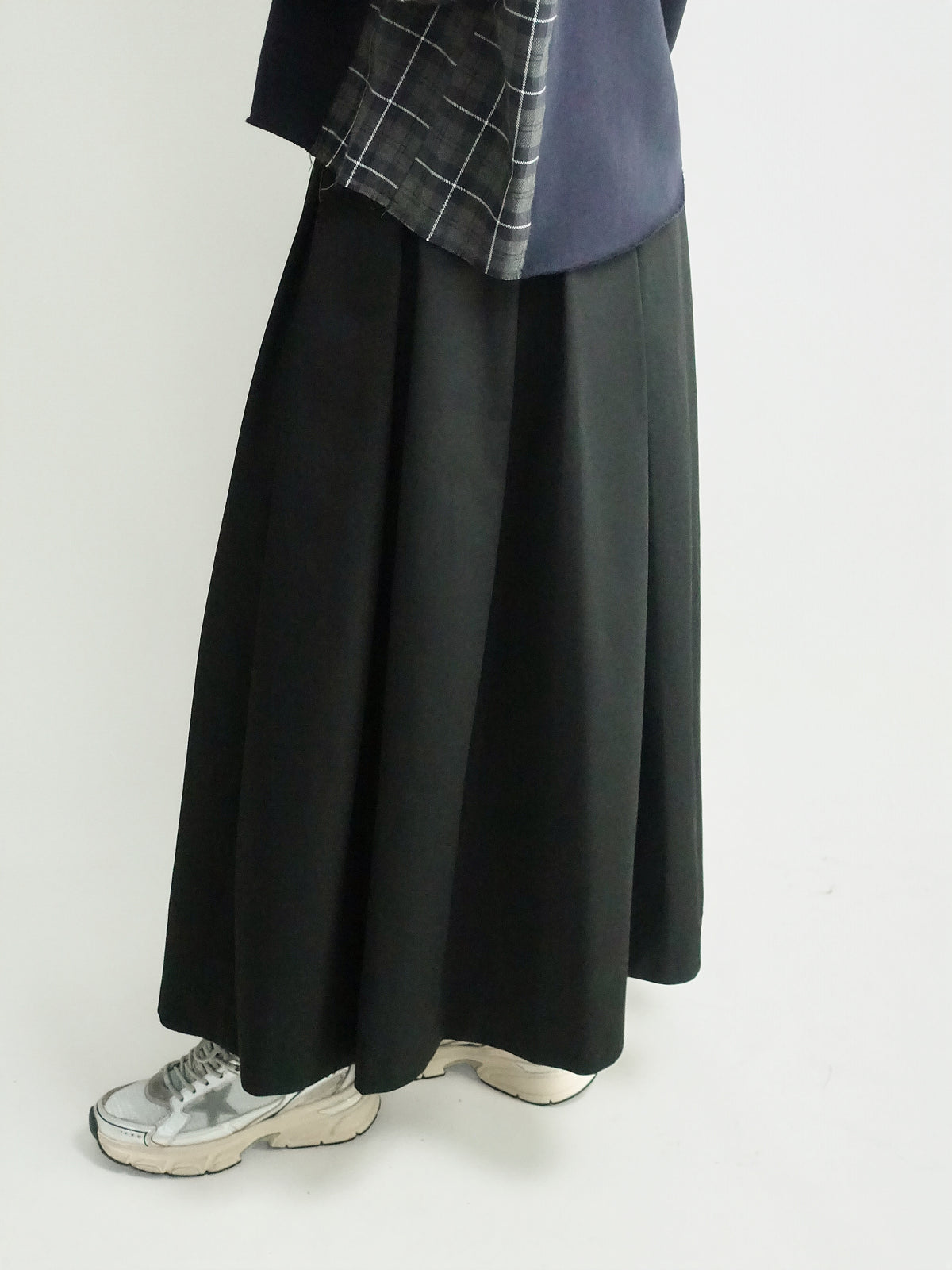 VOLUME SKIRT BLACK