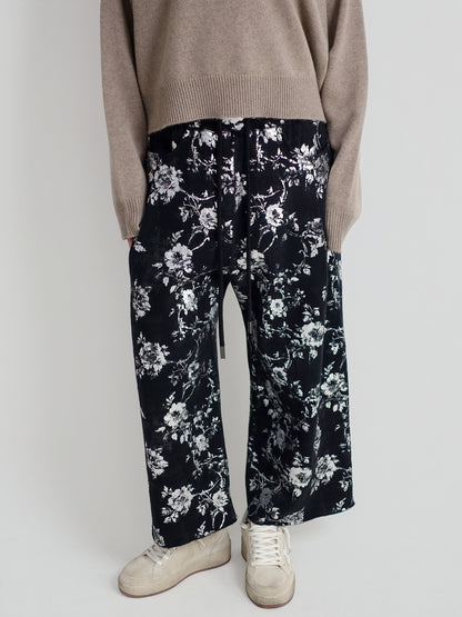 CROPPED PLEATED SWEATPANT SILVER FLORAL BLACK