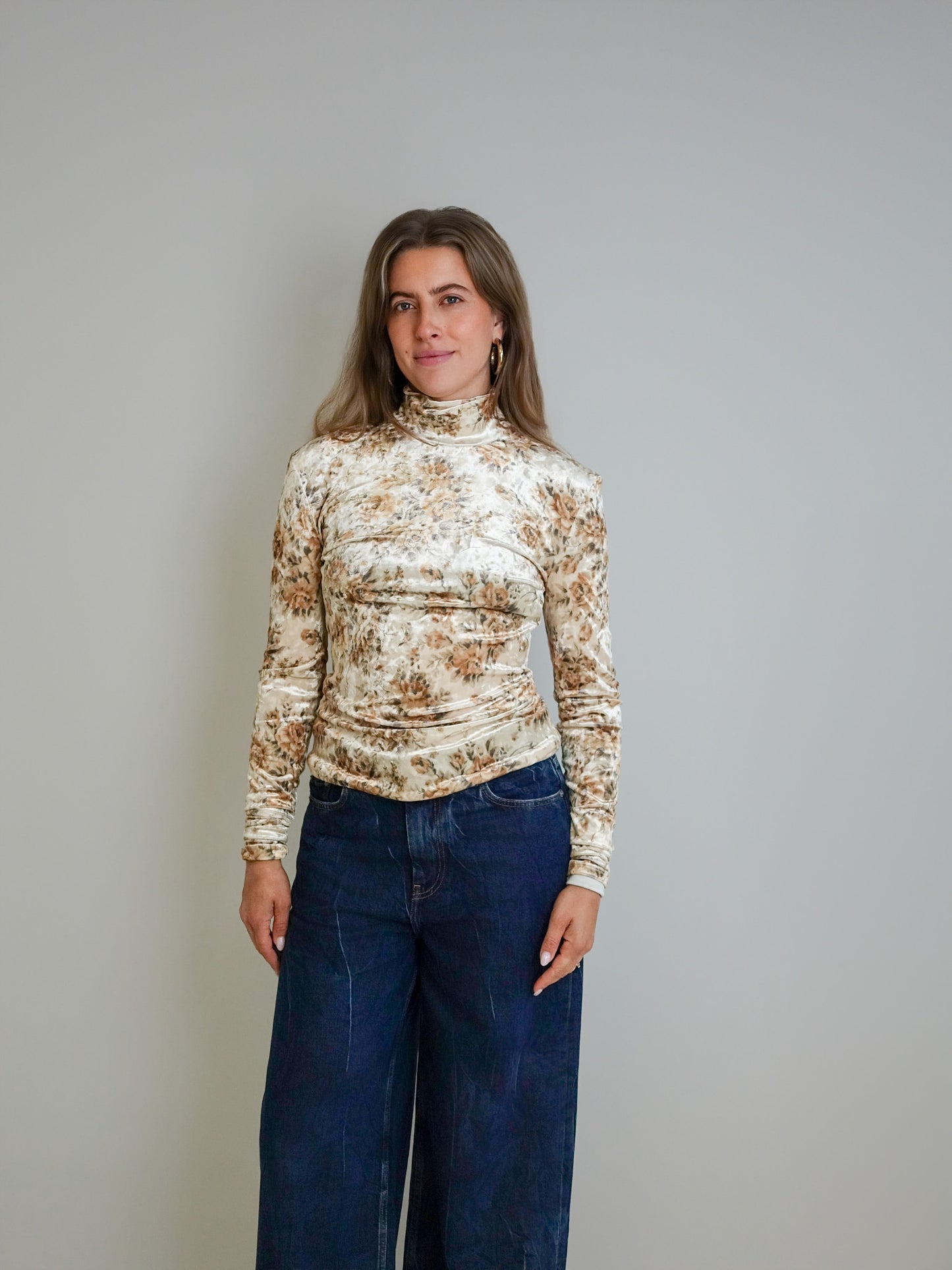 PRINTED VELOUR JERSEY TURTLENECK CLOUD CREAM