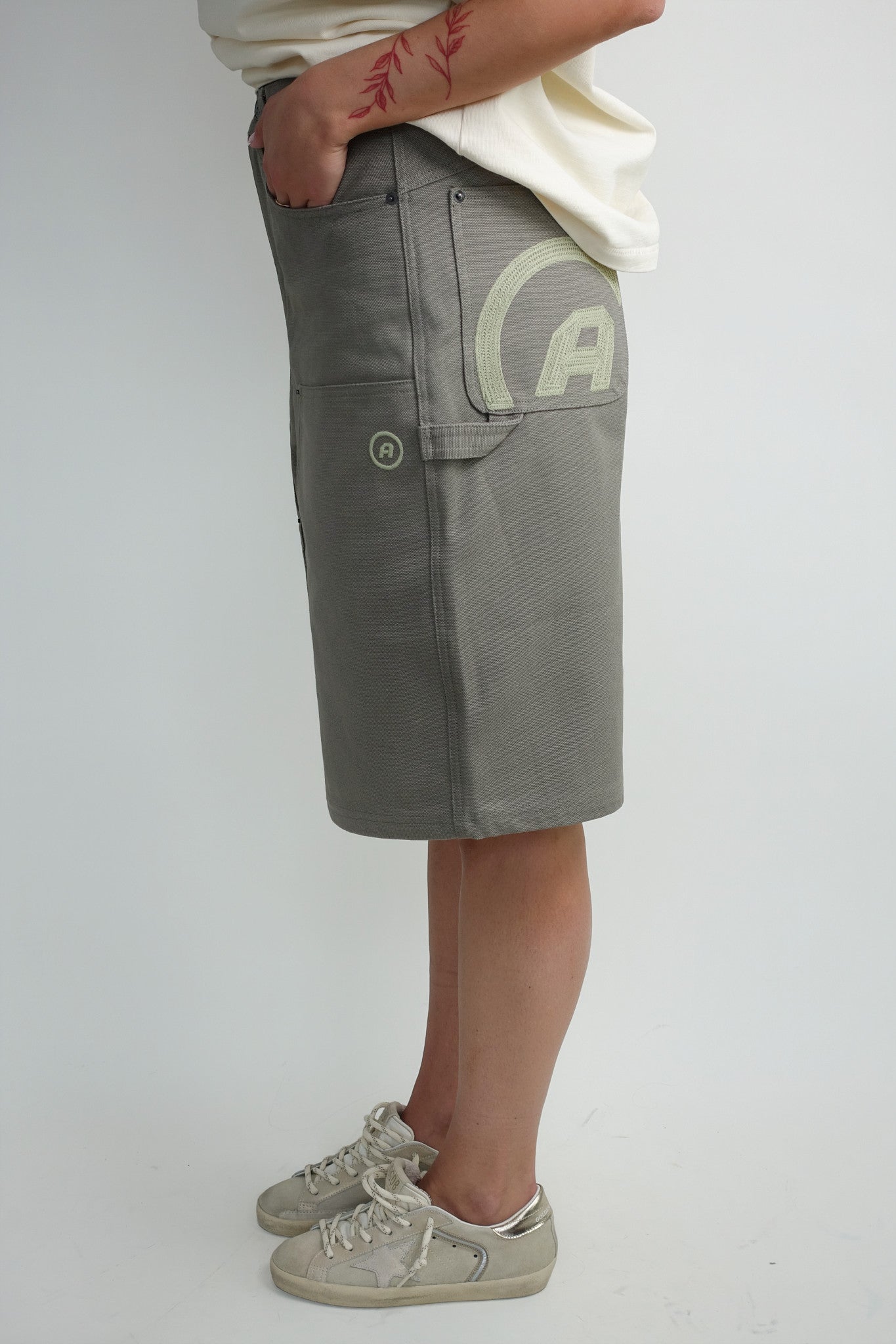 A LOGO CARPENTER SHORTS WASHED ARMY