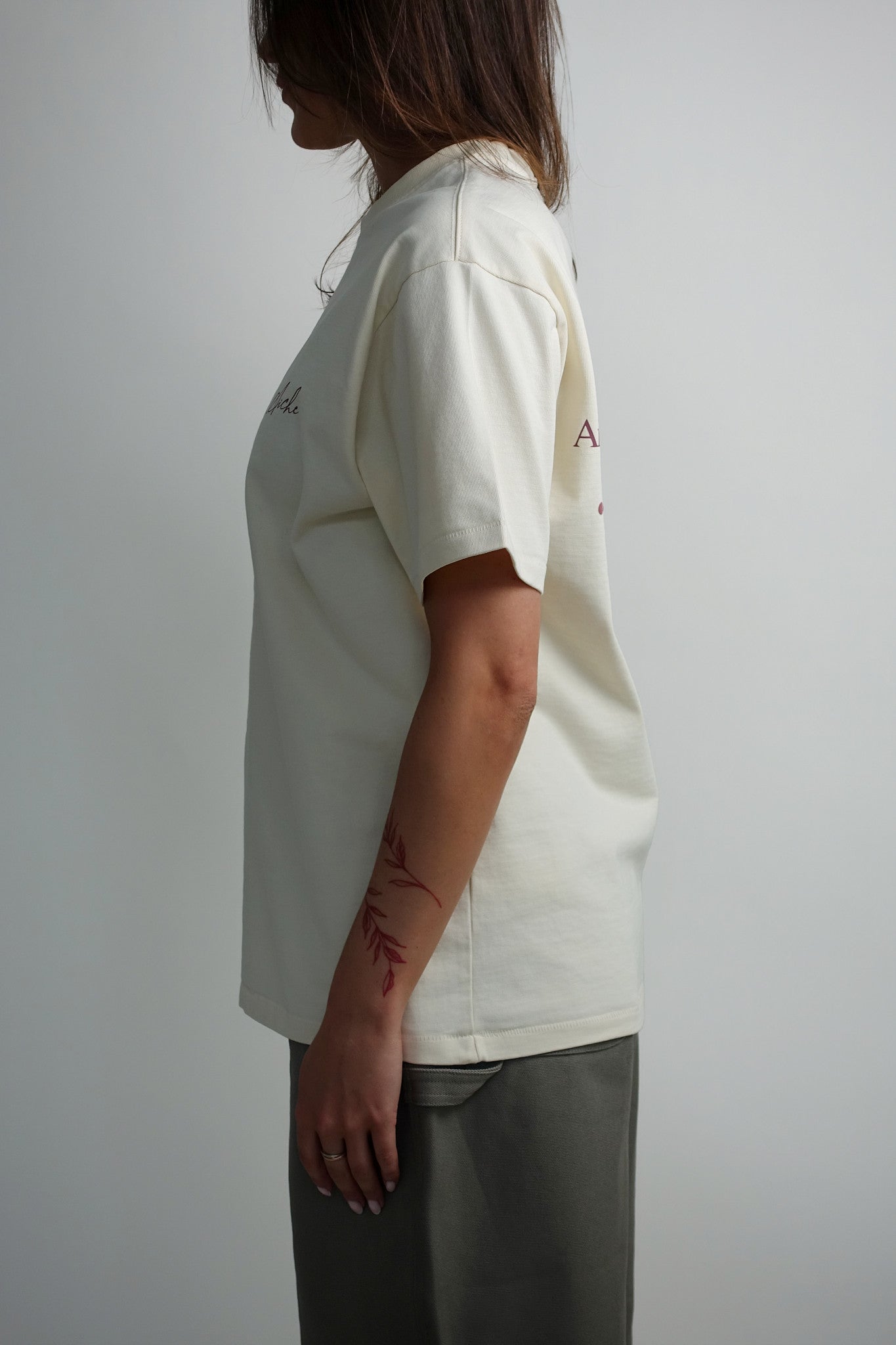 AICHEISM SCRIPT T-SHIRT CREME