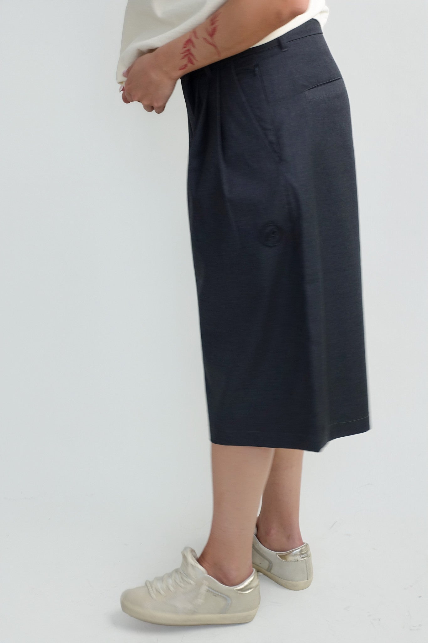 ASYMMATRICAL PANTALON SHORTS BLACK