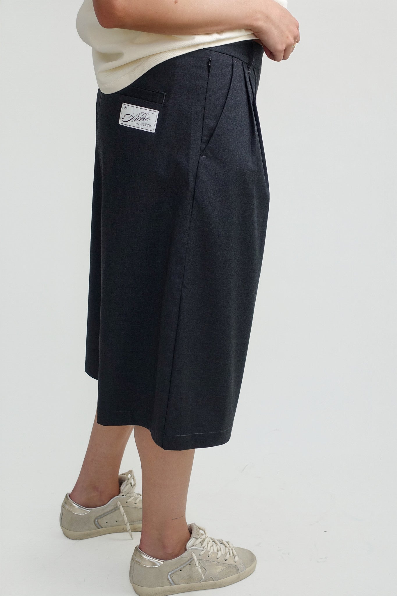 ASYMMATRICAL PANTALON SHORTS BLACK