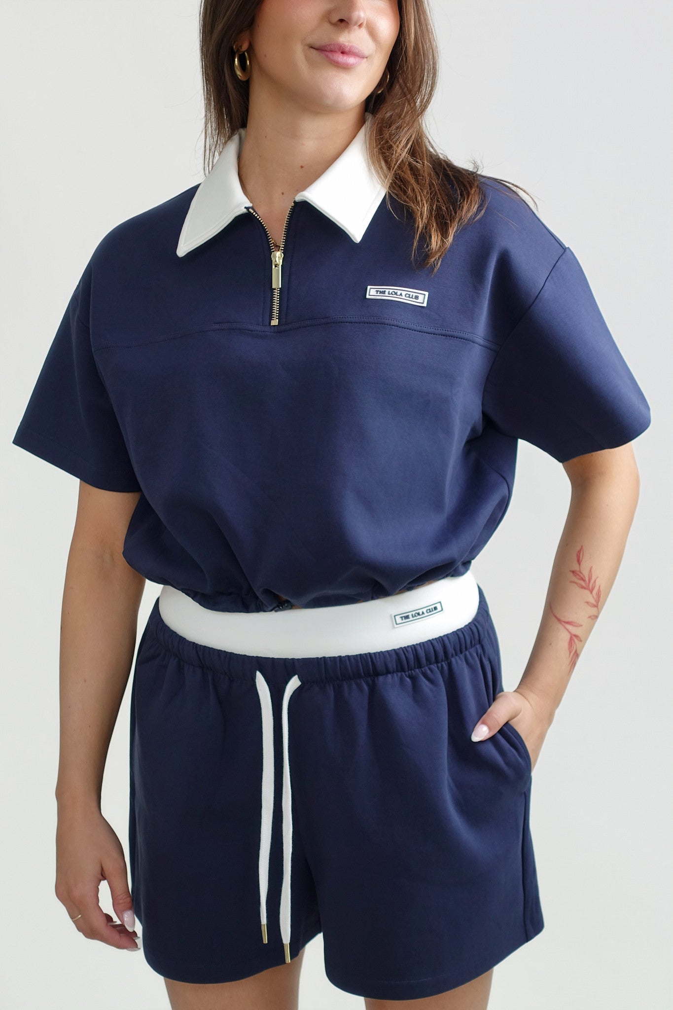 THE LOLA CLUB MILLIE POLO TEE NAVY
