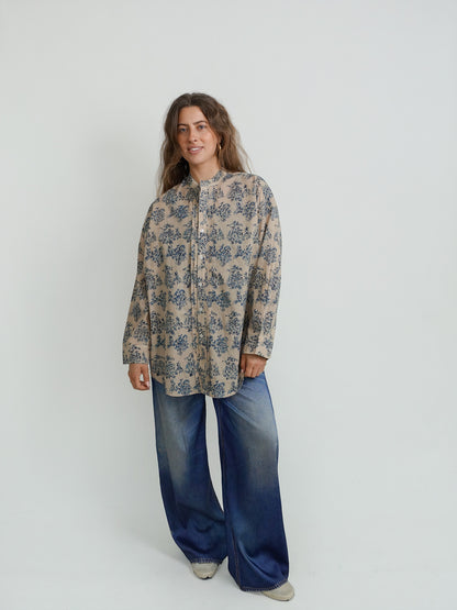 PLEATED FRONT SHIRT BLUE WITH WHITE FLORAL