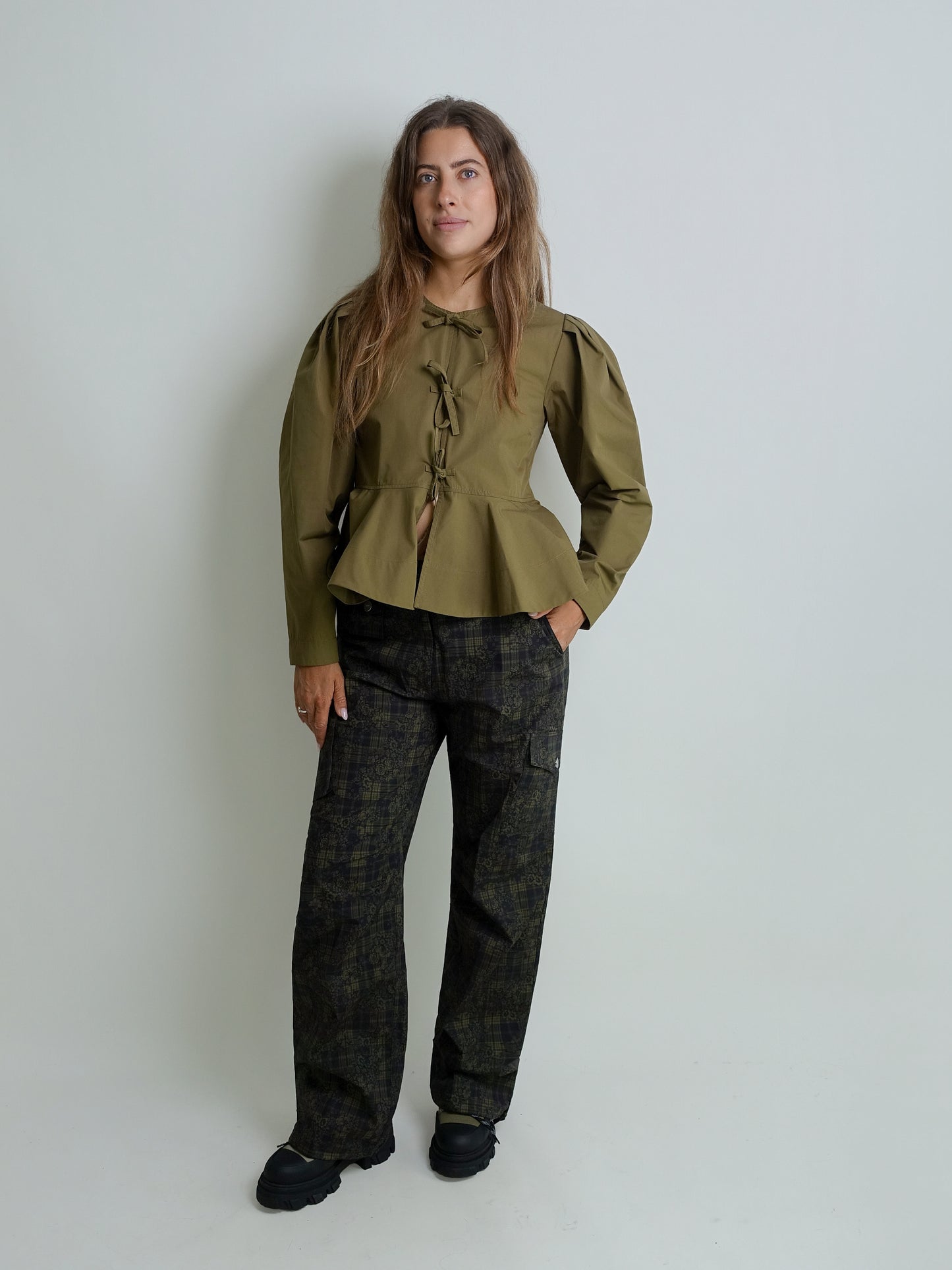 COMPACT POPLIN LONG SLEEVE PEPLUM BLOUSE MILITARY OLIVE