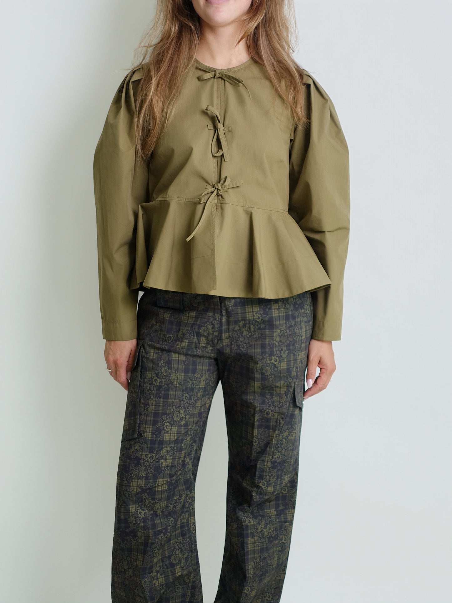 COMPACT POPLIN LONG SLEEVE PEPLUM BLOUSE MILITARY OLIVE