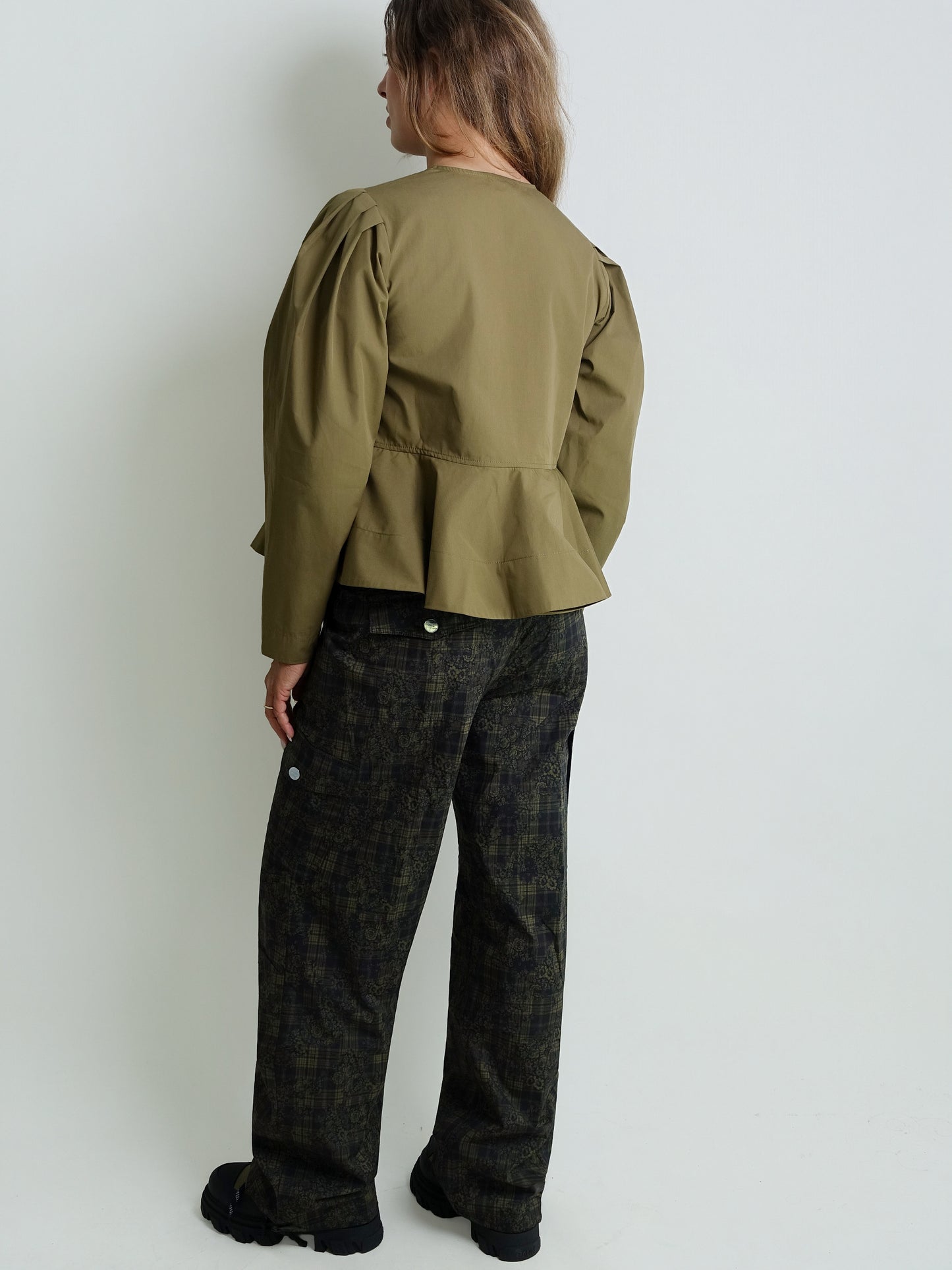 STRETCH COTTON POCKET CARGO PANTS PRINTED GOTHIC OLIVE