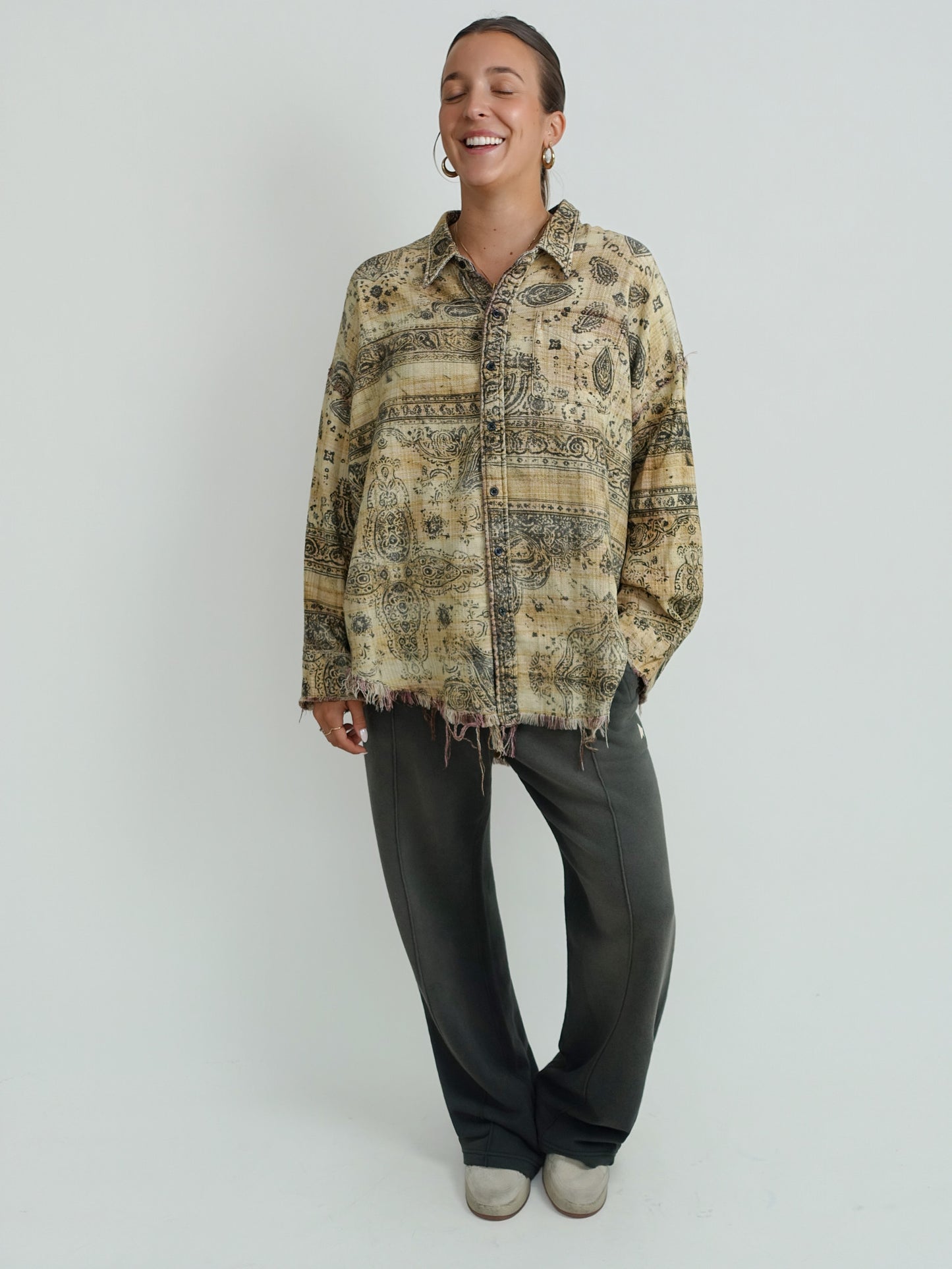 SHREDDED SEAM DROP NECK SHIRT KHAKI BANDANA BLACK OVERPRINT