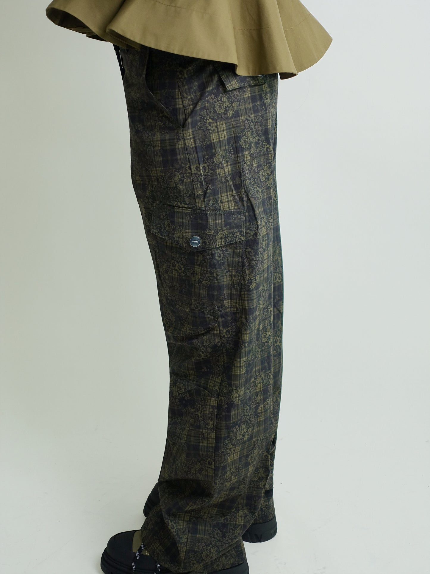 STRETCH COTTON POCKET CARGO PANTS PRINTED GOTHIC OLIVE