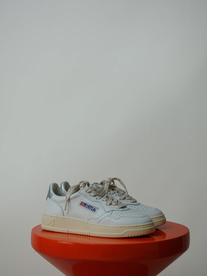 MEDALIST LOW WHITE SILVER