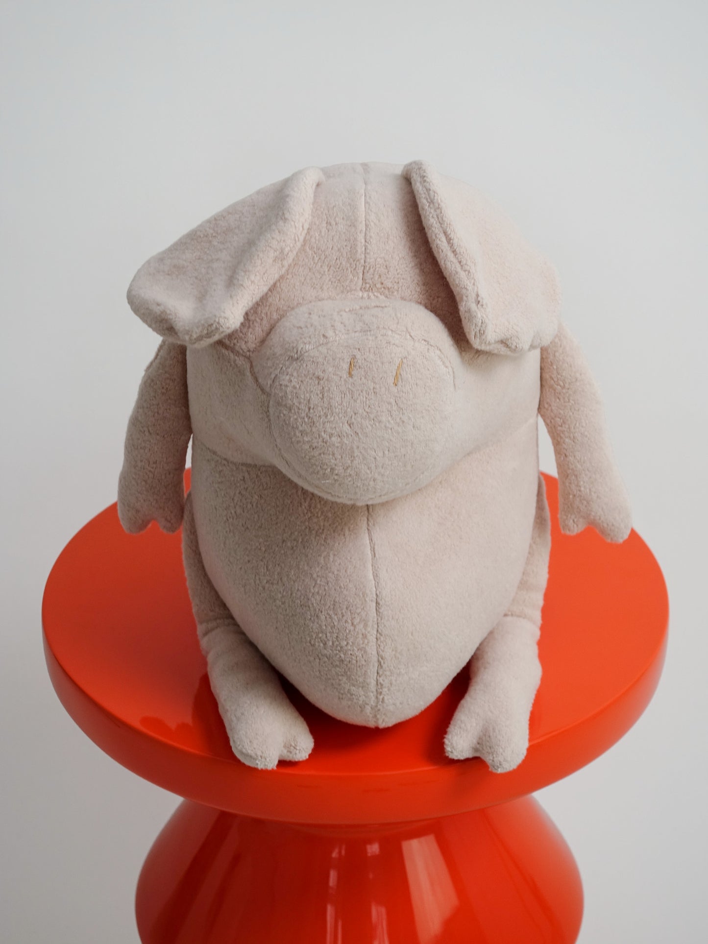 HELMUT. THE PIG BEIGE ROSE