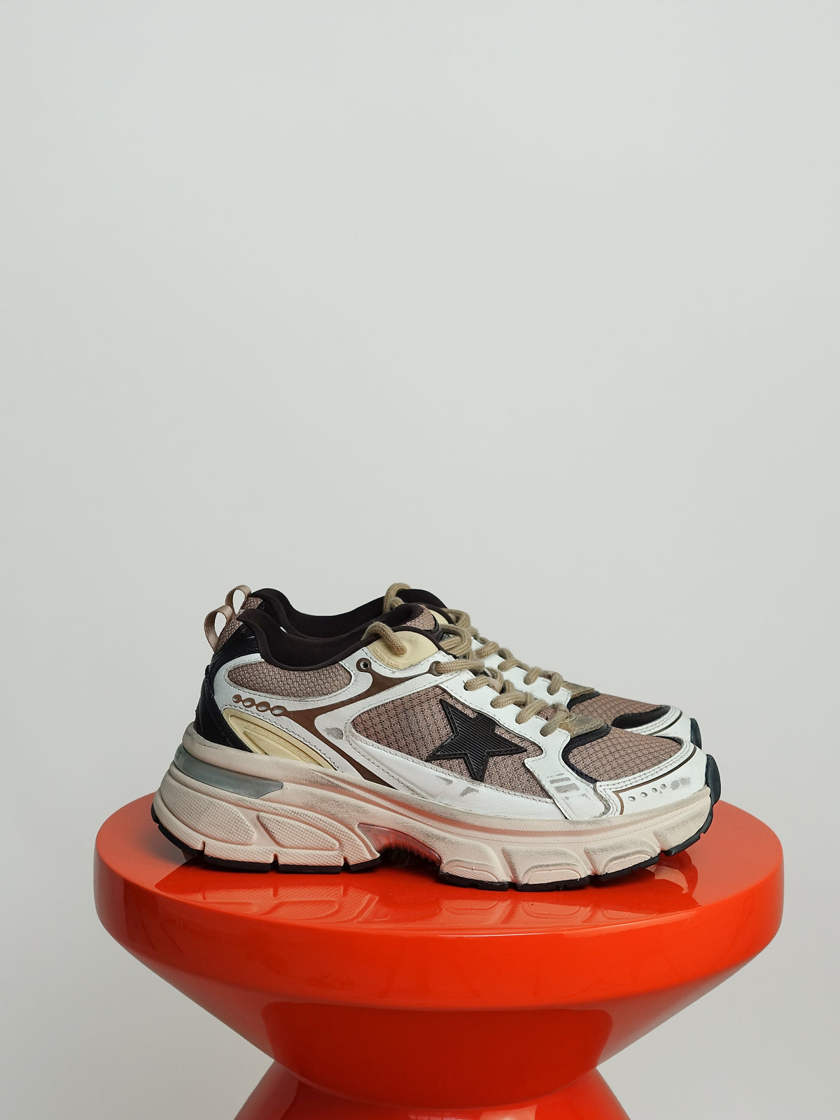 LIGHTSTAR MESH UPPER AND HEEL LEATHER TOE AND SPUR TPU STAR WHITE/BEIGE/BROWN