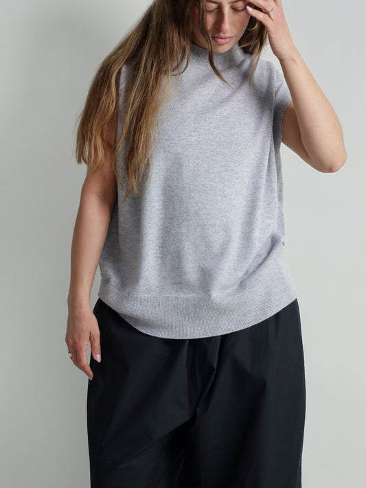 MISTLE SLEEVELESS PULLOVER LIGHT GREY