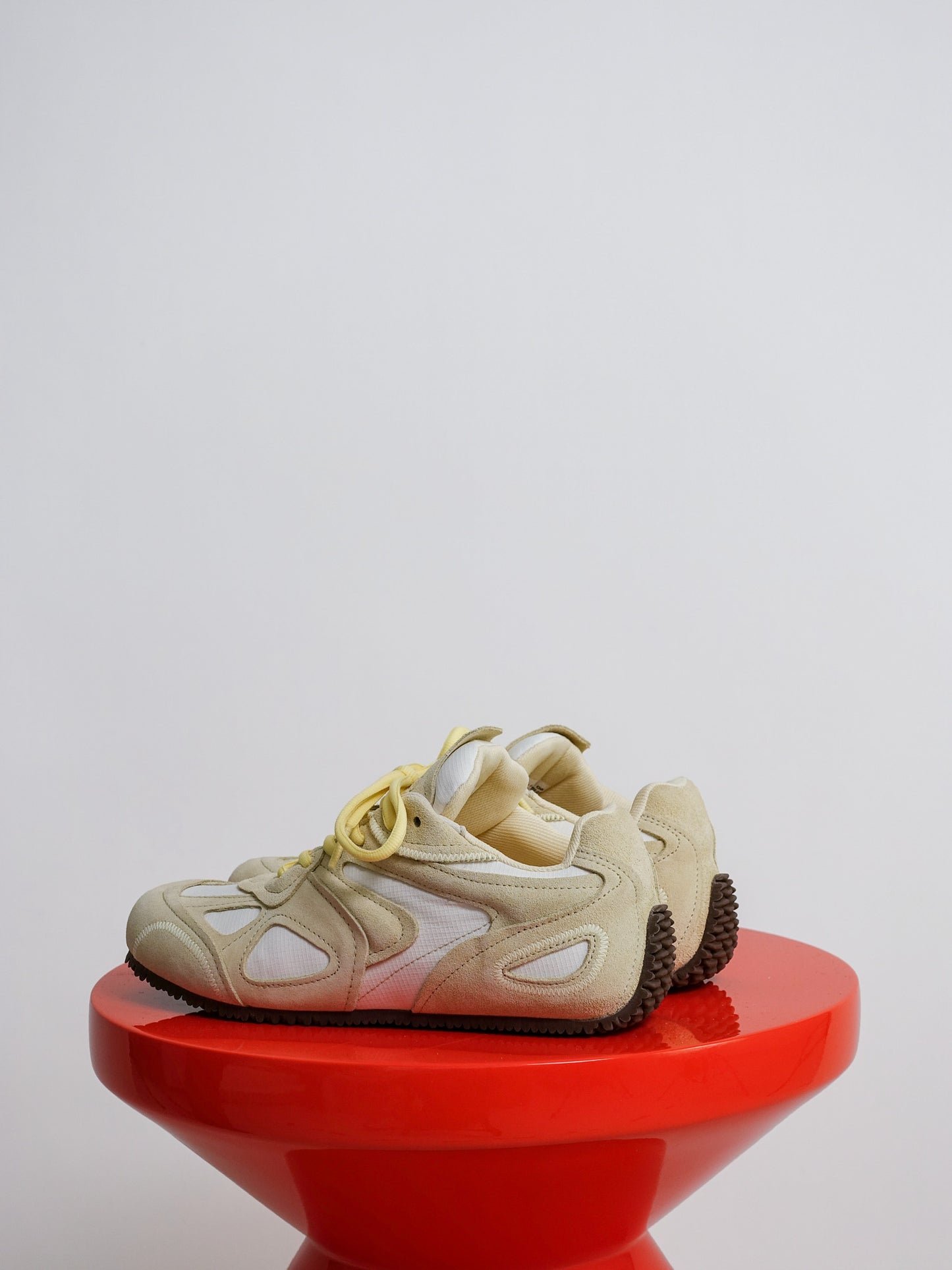 SLOW RUNNER LIGHT YELLOW/DARK GUM
