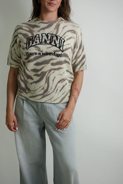 GRAPHIC WOOL PRINTED TEE EGRET