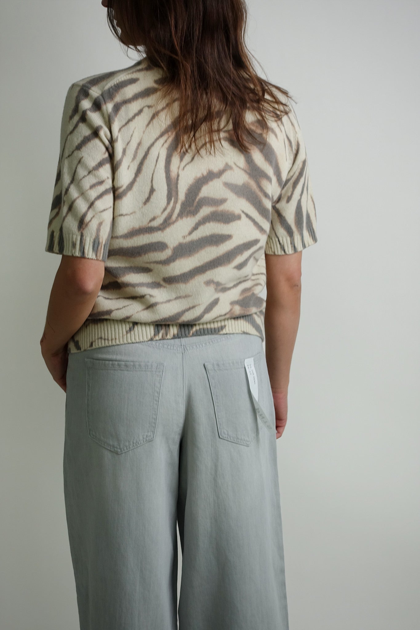 GRAPHIC WOOL PRINTED TEE EGRET