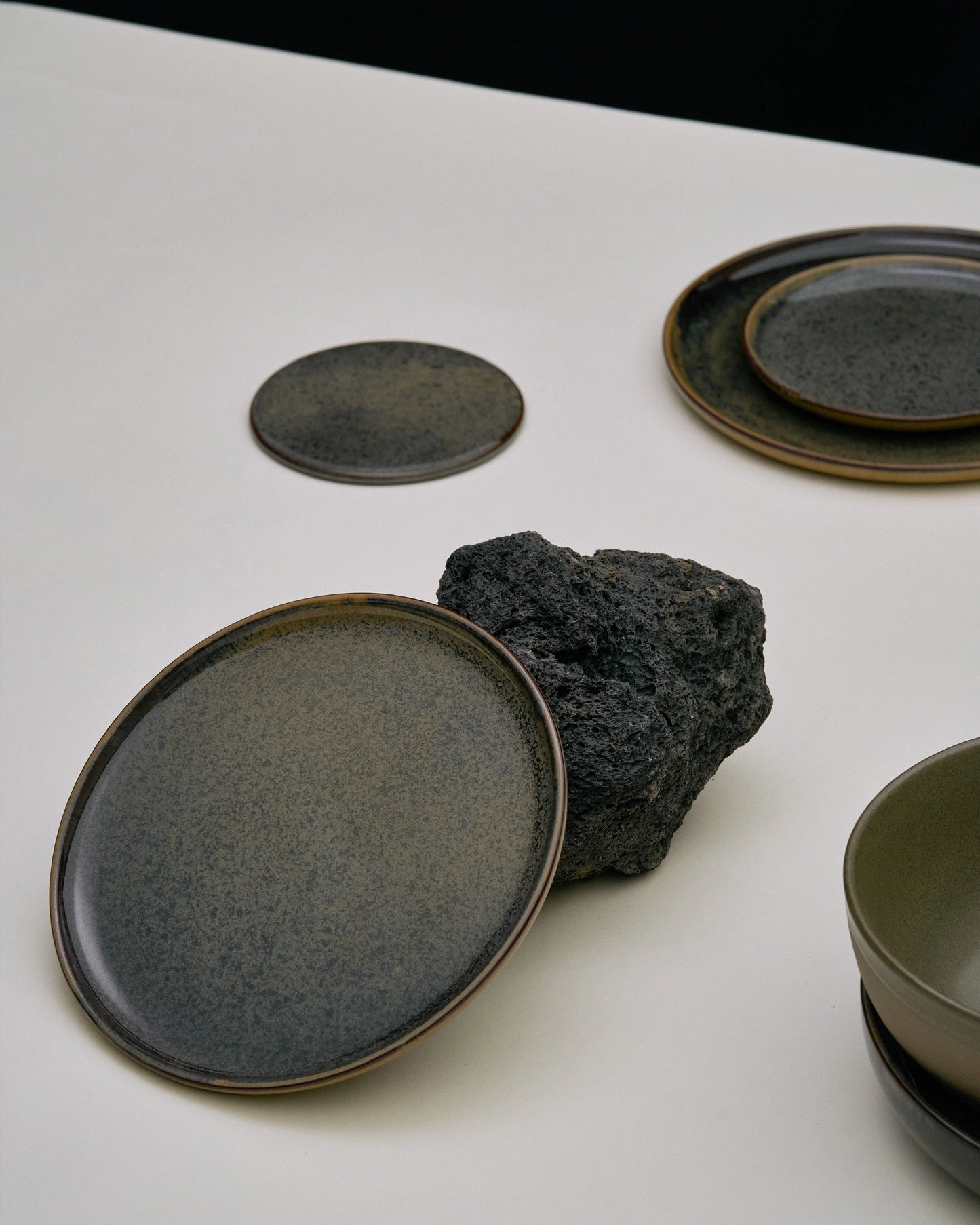 PLATE L INDI GREY SURFACE