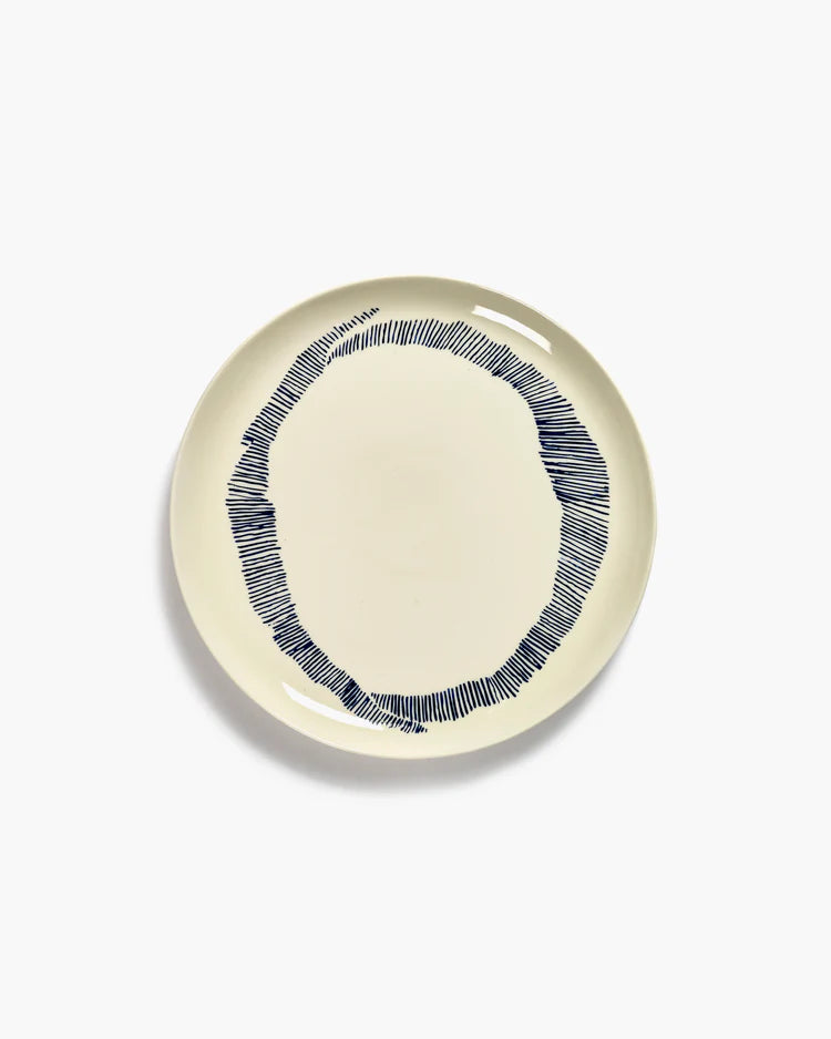 PLATE L WHITE STRIPES BLUE FEAST