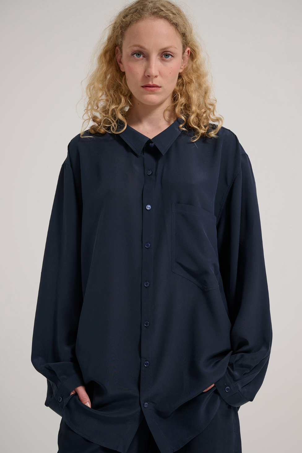 NO5 DROPNECK NAVY SILK