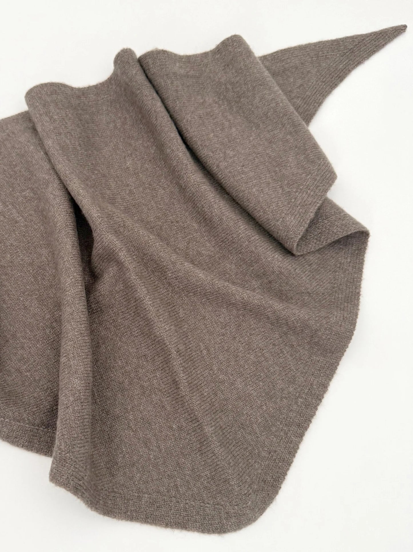 C.O.S.Y by SjaalMania Sjaal Cosy Triangle Dark Brown